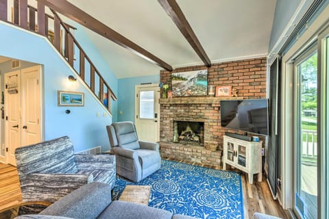 Breezy Silver Lake Getaway Fishing Dock, Grill! House in Wisconsin