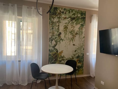 TV and multimedia, Living room, Seating area, Dining area