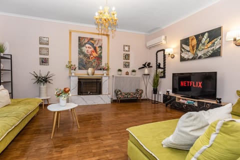 TV and multimedia, Living room, Seating area