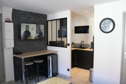 Communal lounge/ TV room, Kitchen or kitchenette