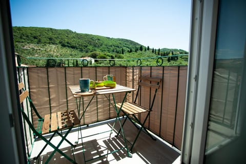 Balcony/Terrace, Mountain view