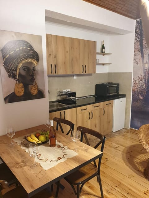 Kitchen or kitchenette, Seating area, kitchen, kitchen