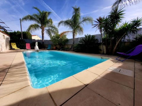 Shower, Garden, Garden view, Pool view, Swimming pool, sunbed