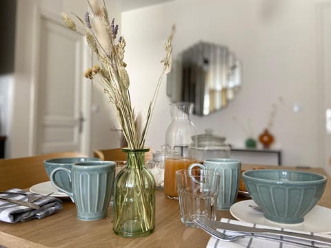 Food and drinks, Dining area, Food, Meals, Meals, Breakfast, Breakfast, Drinks