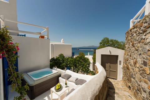 Patio, Day, Natural landscape, Hot Tub, Hot Tub, View (from property/room), Balcony/Terrace