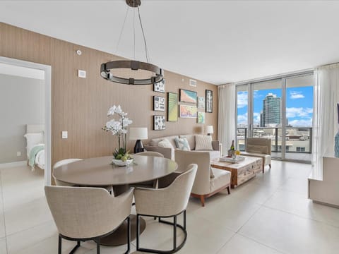 Beachside Contemporary Residence in Lyfe Apartment hotel in Hollywood Beach