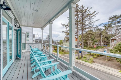 Time to Coast House in Lincoln City