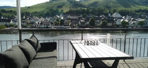 Balcony/Terrace, River view