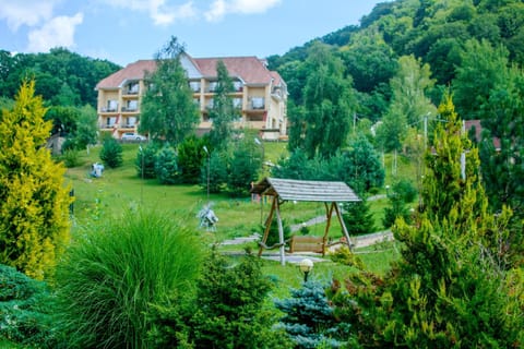 Property building, Day, Natural landscape, Mountain view