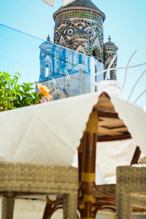 Restaurant/places to eat, City view, Landmark view, Breakfast