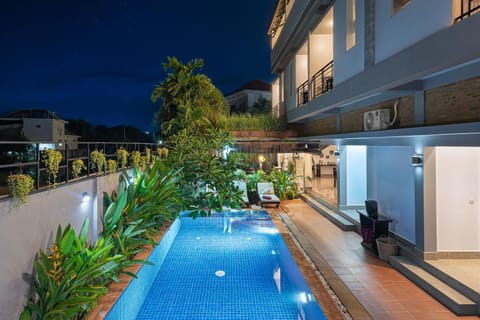 Property building, Facade/entrance, Swimming pool