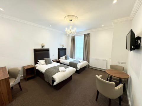 Bed, TV and multimedia, Photo of the whole room, Seating area, towels