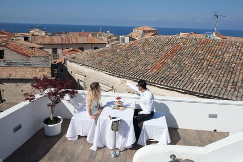 People, Balcony/Terrace, Sea view