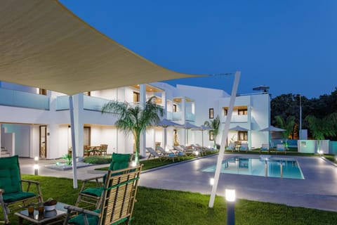 Property building, Night, Garden, Swimming pool, furniture, sunbed