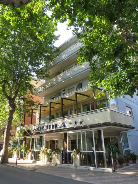Facade/entrance