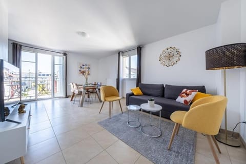 TV and multimedia, Living room, Dining area