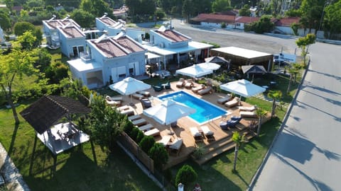 Property building, Day, Bird's eye view, Pool view, Swimming pool, sunbed