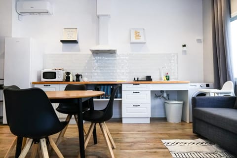 Lounge or bar, pet friendly, kitchen, air conditioner