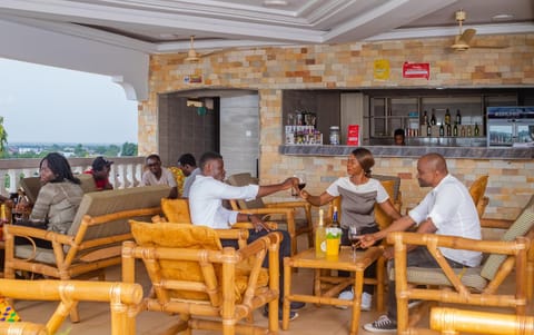 Restaurant/places to eat, Lounge or bar