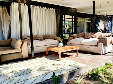 Patio, Day, Night, Balcony/Terrace, Seating area, On site, Garden view, Pool view, Entertainment, locker