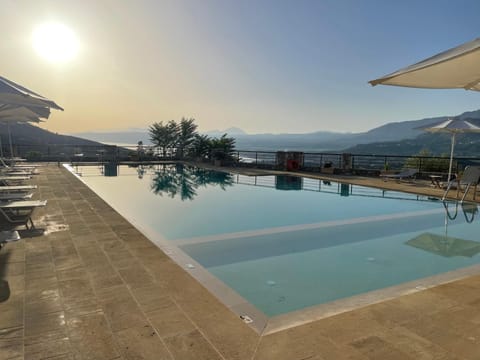 Swimming pool, Sunrise