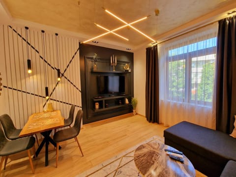 Communal lounge/ TV room, TV and multimedia, Living room, Seating area