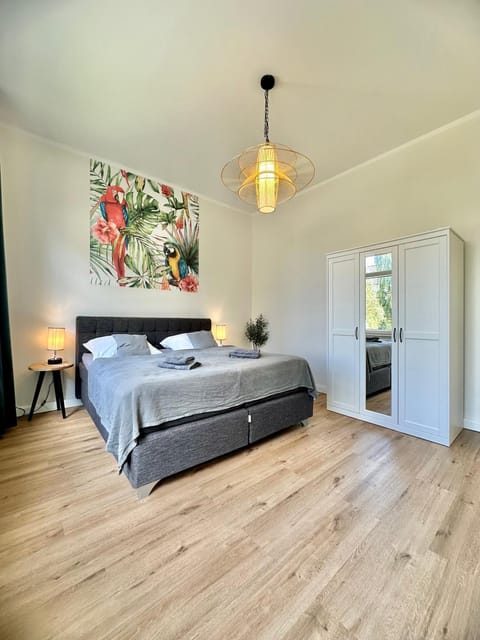 Bed, Photo of the whole room, Bedroom, wardrobe