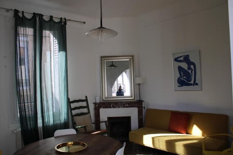 Superbe appartement avec parking sur place Apartment in Nimes