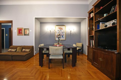 Library, TV and multimedia, Living room, Seating area, Dining area