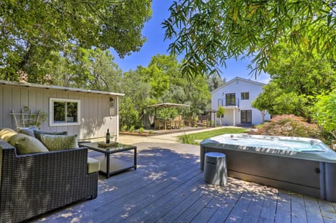 Luxe Wine Country Getaway with Vineyard Views House in Rutherford