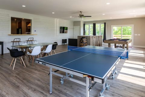 80 Acres, Pool, Game room with Ping Pong & Billiards! House in Ohio