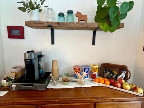 Coffee/tea facilities, Breakfast