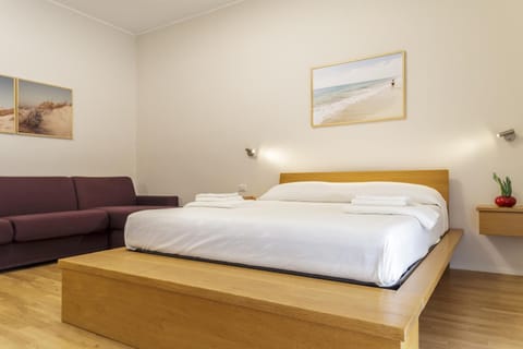 Bed, Photo of the whole room, Decorative detail, Bedroom