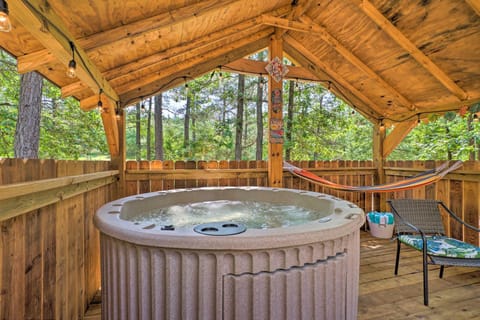 Falling Star Eagletown Cabin with Hot Tub Pets OK Cabin in Arkansas