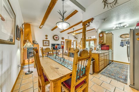 Comfy Aspen Ridge Home about 3 Mi to Ski Lifts Apartment in Cloudcroft