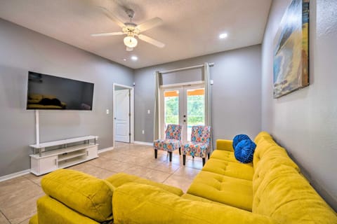 Sunny Clermont Retreat with Lanai 12 Mi to Disney! House in Four Corners