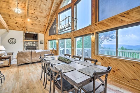 Huge Blairsville Cabin Game Room and Mtn View! Cabin in Blairsville