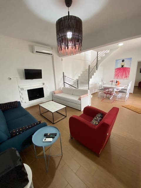 TV and multimedia, Living room, Seating area, air conditioner