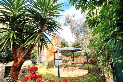 Property building, Patio, Garden