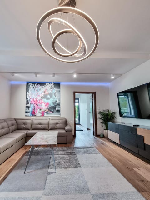 Communal lounge/ TV room, TV and multimedia, Living room, Seating area, Evening entertainment