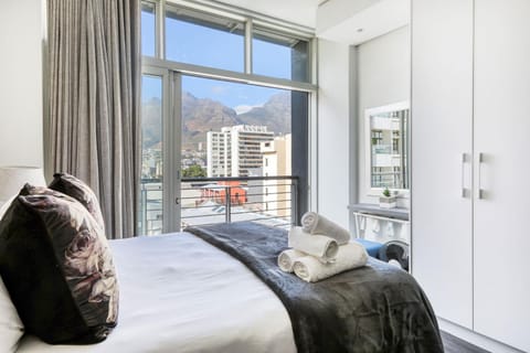 Bed, View (from property/room), Bedroom, City view