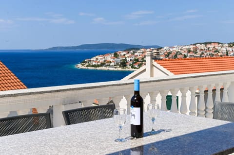 Day, Natural landscape, View (from property/room), Balcony/Terrace, Sea view, Drinks, Alcoholic drinks
