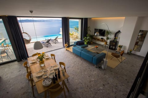 Natural landscape, TV and multimedia, Living room, Seating area, Dining area, Pool view, Sea view, Swimming pool