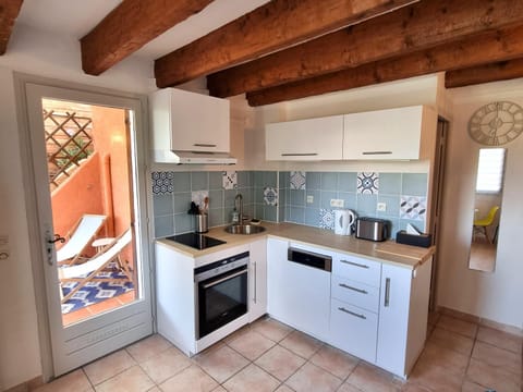 Coffee/tea facilities, Kitchen or kitchenette, dishwasher, minibar, pet friendly, stove, toaster