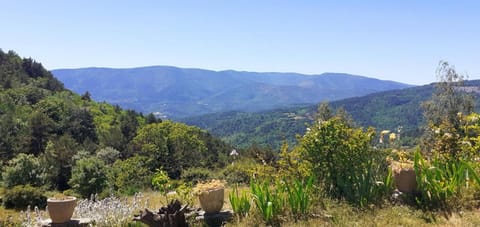 Le devezou Malons et Elze House in Auvergne-Rhône-Alpes