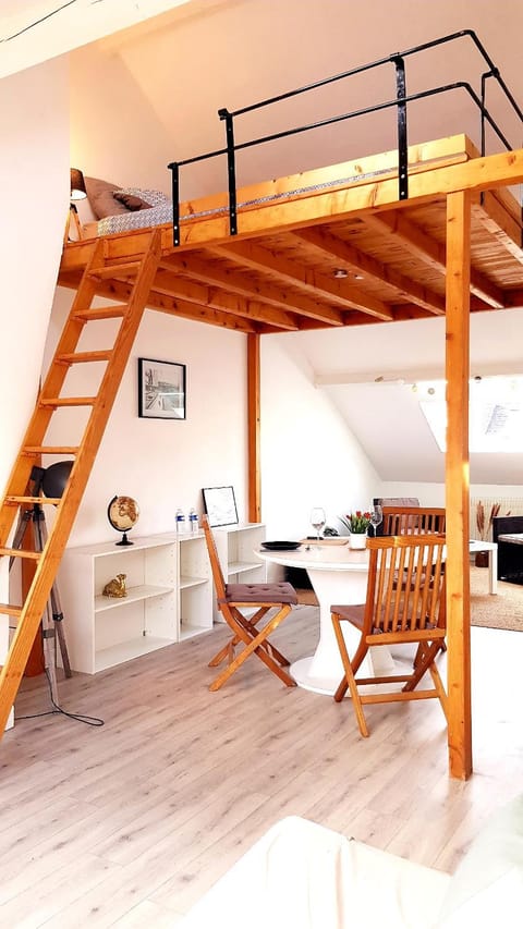 Bed, Seating area, Dining area, Bedroom
