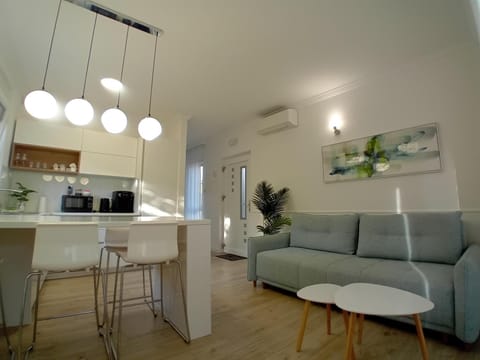 Kitchen or kitchenette, Seating area, Dining area