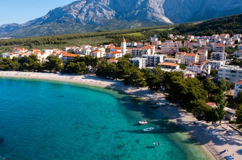 Neighbourhood, Location