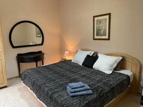 Bed, Photo of the whole room