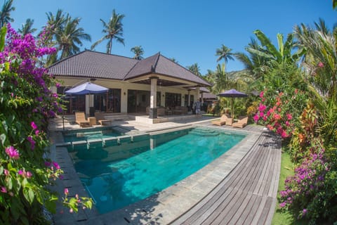 Facade/entrance, Swimming pool, Swimming pool
